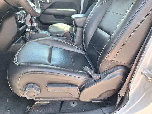 Used 2023 Jeep Wrangler Unlimited Sahara AWD/4WD image 10