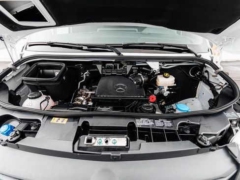 Used 2024 Mercedes-Benz Sprinter 2500 image 30