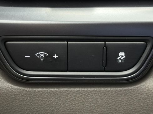 Used 2025 Kia Carnival FWD image 22