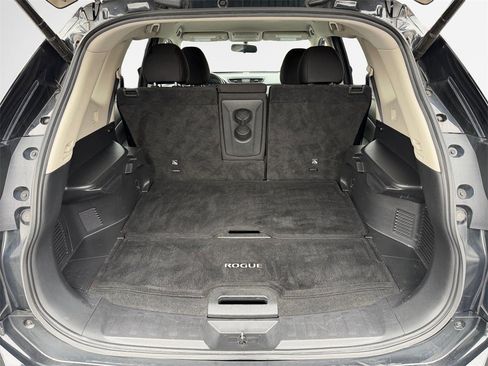 Used 2018 Nissan Rogue SV w/ Premium Package image 26