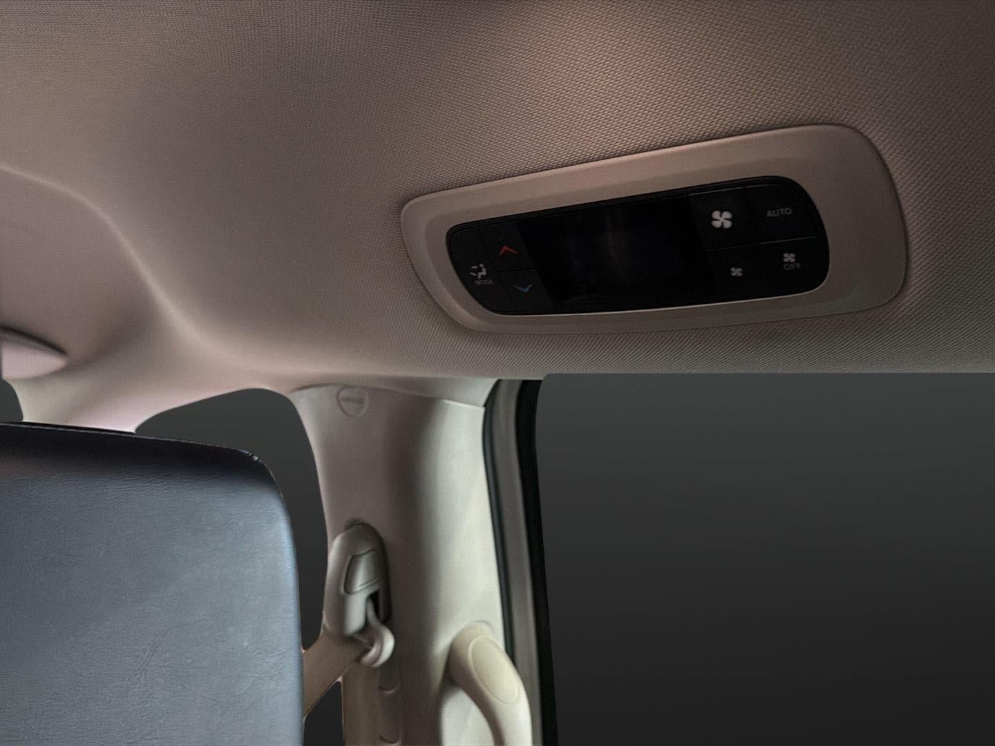 Used 2024 Chrysler Pacifica Limited FWD image 27