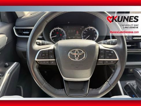Used 2023 Toyota Highlander L image 29