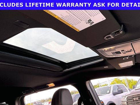Used 2025 Toyota Sienna XSE w/ XSE Plus Package FWD image 18