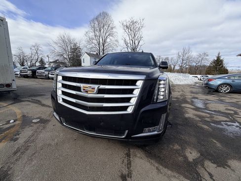Used 2015 Cadillac Escalade Premium image 2