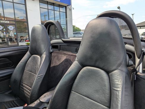 Used 1998 Porsche Boxster RWD image 40