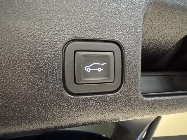 Used 2024 Chevrolet Equinox EV LT FWD image 24