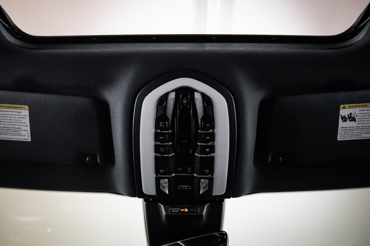 Certified 2026 Porsche Macan AWD/4WD image 19