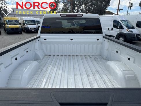 Used 2022 Chevrolet Silverado 2500 Custom w/ Custom Convenience Package image 9
