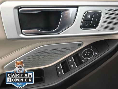Used 2020 Ford Explorer Platinum w/ Premium Technology Package image 16
