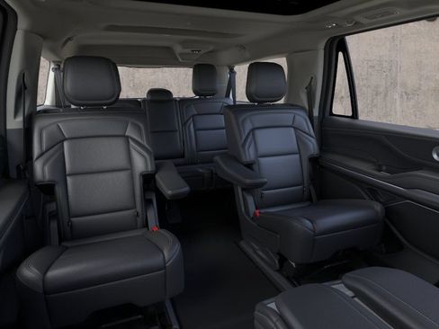 New 2025 Lincoln Navigator L Reserve AWD/4WD image 11