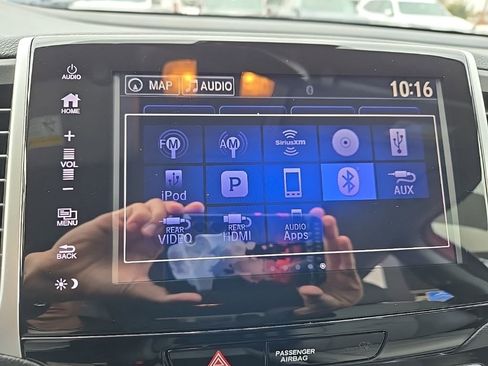 Used 2018 Honda Pilot Touring image 33