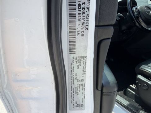 Used 2021 Jeep Grand Cherokee Laredo X RWD image 29