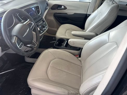 Used 2021 Chrysler Voyager Lxi FWD image 11