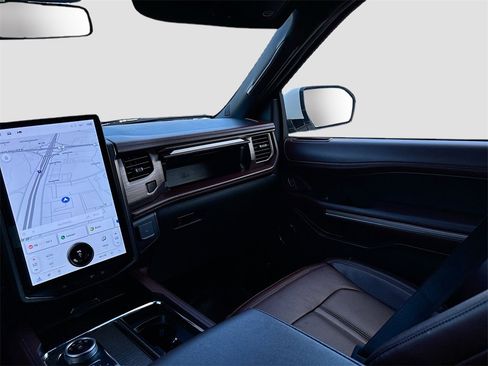 Used 2024 Ford Expedition Limited image 25