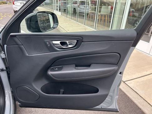 Certified 2025 Volvo XC60 B5 Plus AWD/4WD image 14