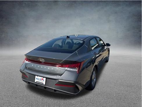 Used 2024 Hyundai Elantra SE FWD image 11
