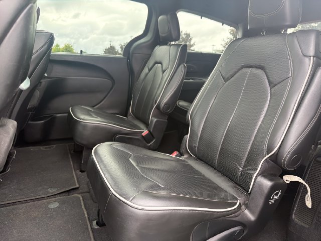 Used 2022 Chrysler Pacifica Limited w/ Uconnect Theater Family Group AWD/4WD image 25