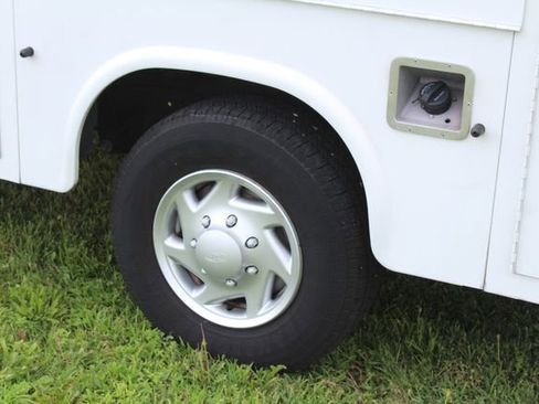 Used 2022 Ford E-350 and Econoline 350 Super Duty w/ Power Windows & Locks Group image 19