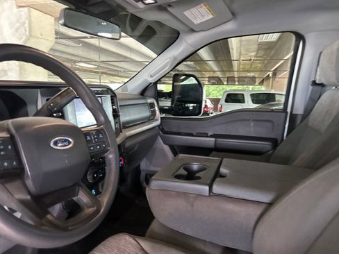 Used 2023 Ford F250 XLT w/ FX4 Off-Road Package AWD/4WD image 12