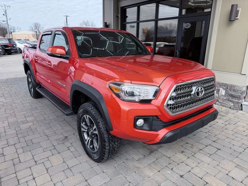 Used 2017 Toyota Tacoma TRD Off-Road w/ Tow Package (A/T) AWD/4WD image 8