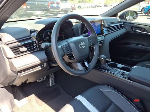 Used 2025 Toyota Camry SE FWD image 15