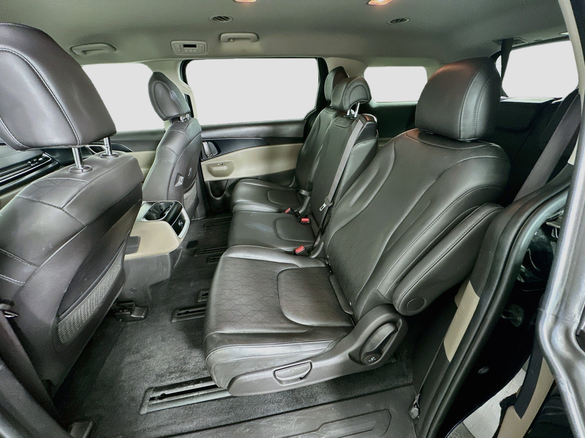 Used 2026 Kia Carnival LXS FWD image 29