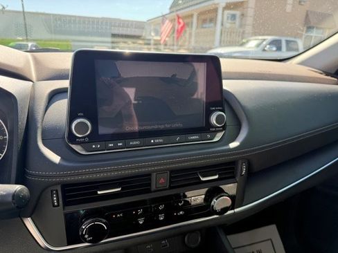 Used 2021 Nissan Rogue S image 15