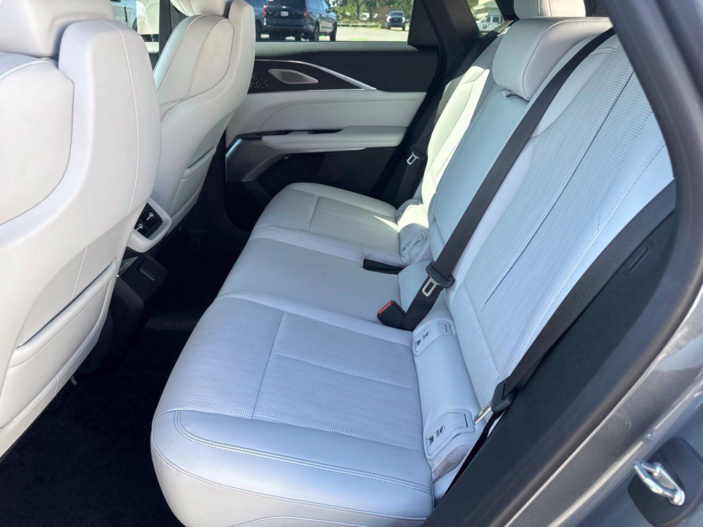 Used 2023 Cadillac Lyriq 2WD image 27