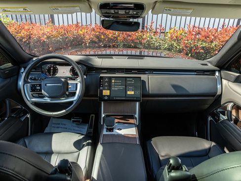 Used 2025 Land Rover Range Rover Long Wheelbase SE image 33