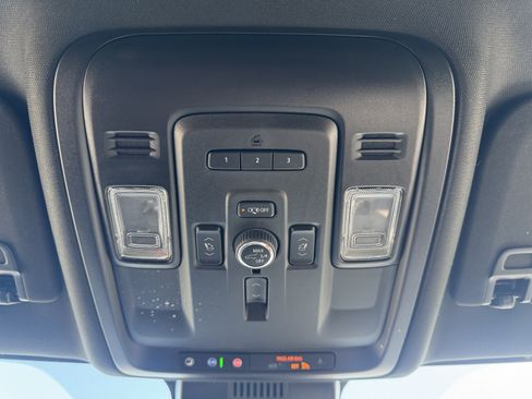 Used 2024 GMC Yukon XL Denali AWD/4WD image 31