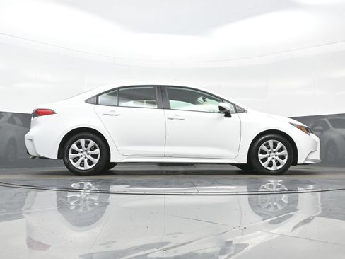 Used 2024 Toyota Corolla LE FWD image 31