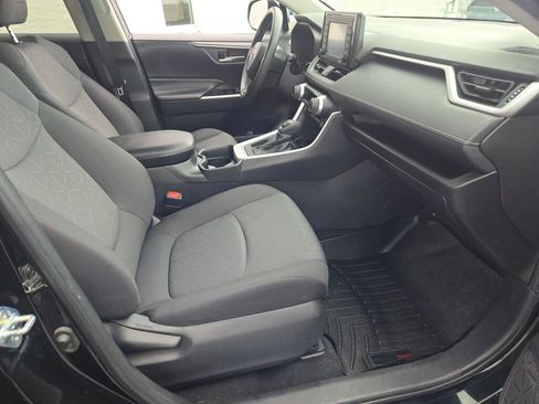 Used 2021 Toyota RAV4 XLE FWD image 6