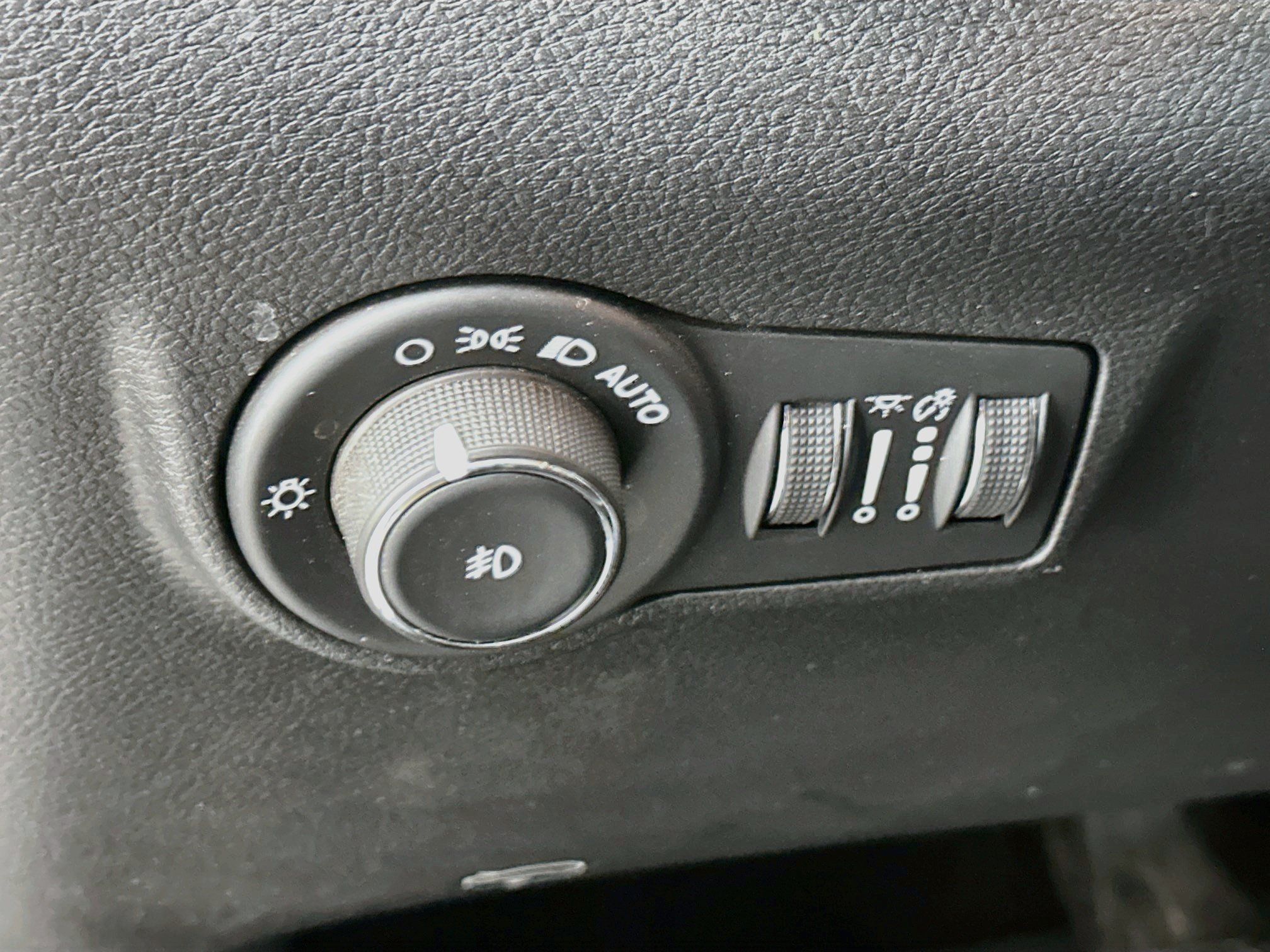 Used 2025 Jeep Compass Trailhawk AWD/4WD image 17
