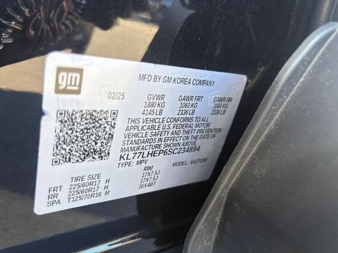 Used 2025 Chevrolet Trax LT w/ LT Convenience Package FWD image 27