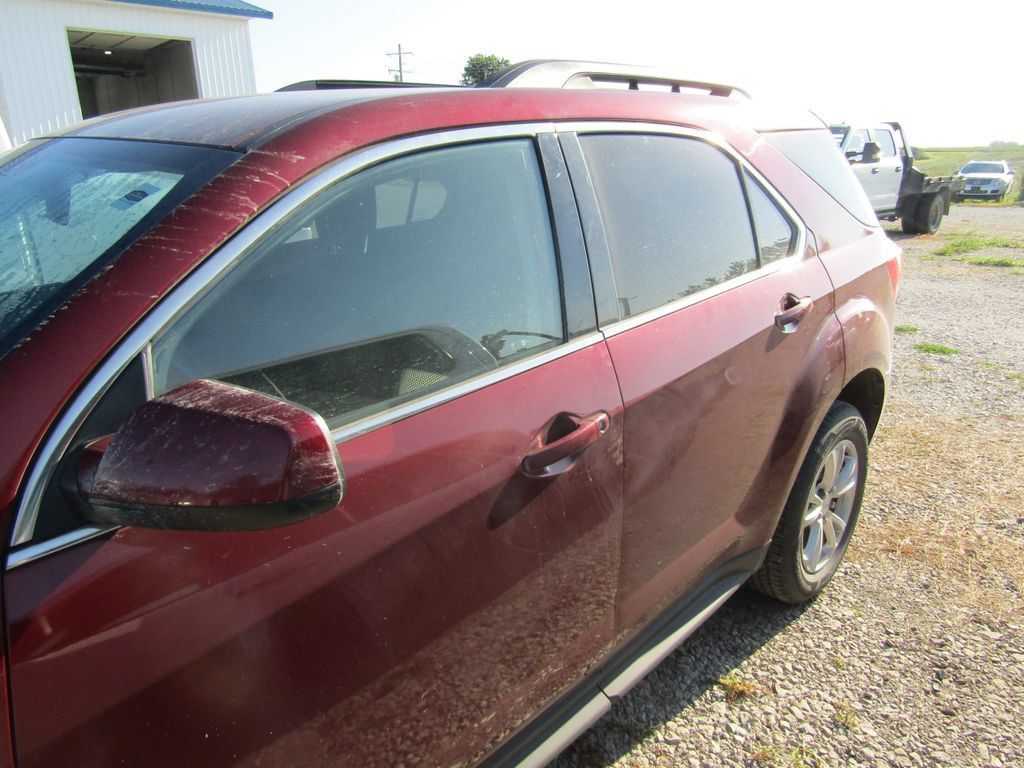 Used 2017 Chevrolet Equinox LT w/ Convenience Package FWD image 2