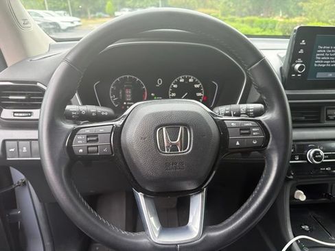 Used 2025 Honda Pilot Touring image 12
