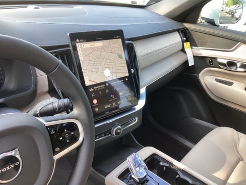 Used 2026 Volvo XC90 B6 Plus w/ Protection Package Premier image 17