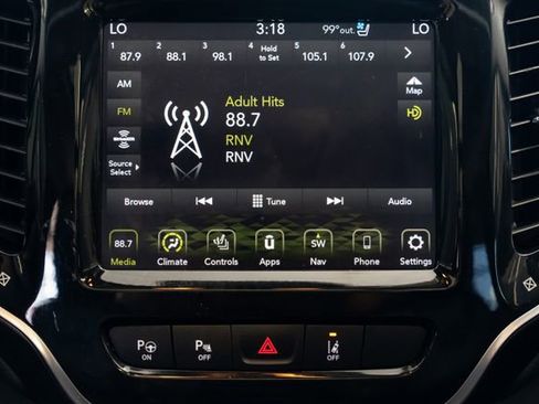 Used 2021 Jeep Cherokee Limited w/ Elite Package AWD/4WD image 13