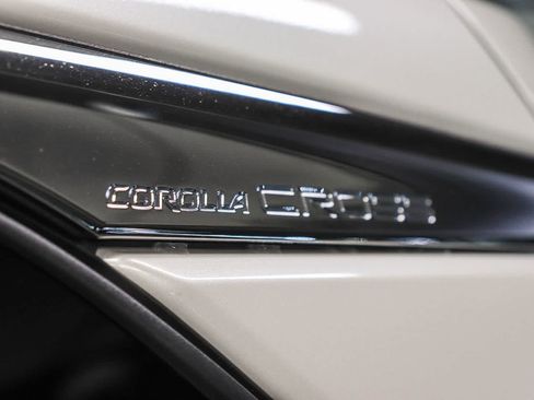 Used 2023 Toyota Corolla Cross XLE w/ Convenience Package FWD image 13