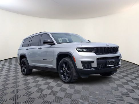 Used 2022 Jeep Grand Cherokee L Laredo AWD/4WD image 1