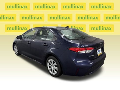 Used 2021 Toyota Corolla LE image 9
