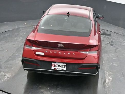 Used 2024 Hyundai Elantra SEL image 40
