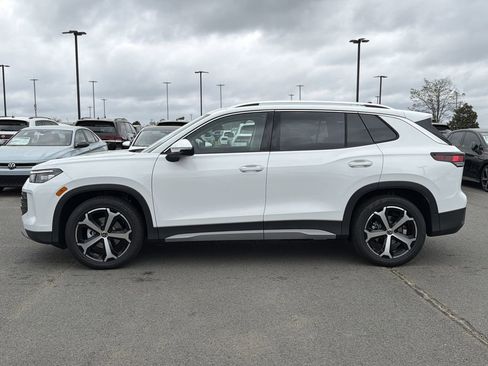 New 2026 Volkswagen Tiguan SE image 2