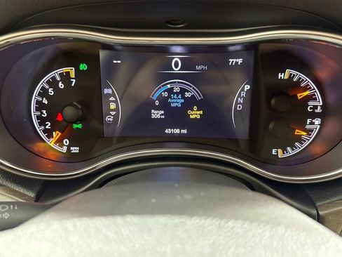 Used 2018 Jeep Grand Cherokee Laredo image 14