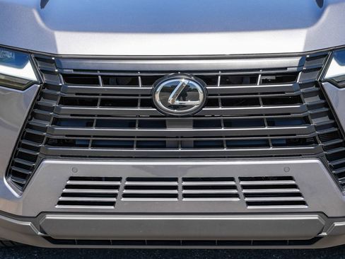 Used 2024 Lexus GX 550 w/ Cold Area Package AWD/4WD image 7