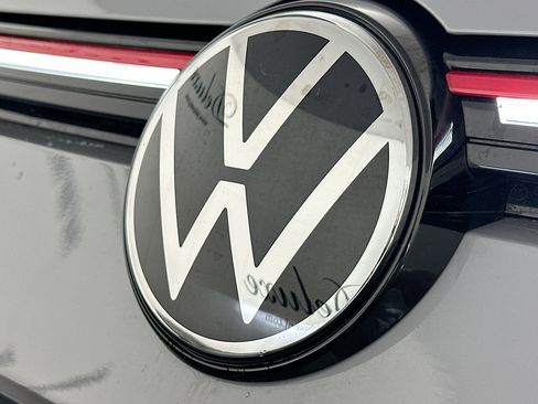 Used 2024 Volkswagen GTI Autobahn FWD image 34