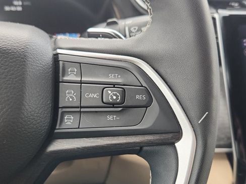 Used 2024 Jeep Grand Cherokee Limited AWD/4WD image 21