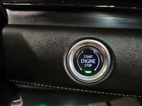 Used 2021 Cadillac Escalade Premium Luxury w/ Performance Package AWD/4WD image 16