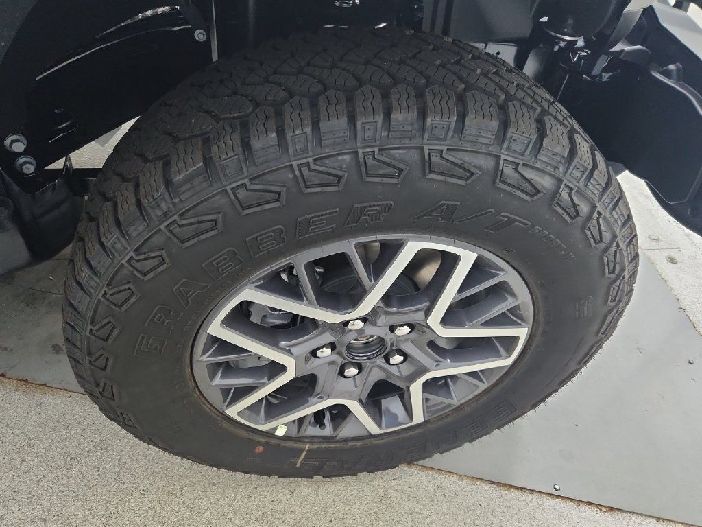 New 2026 Jeep Wrangler Unlimited Sahara AWD/4WD image 34
