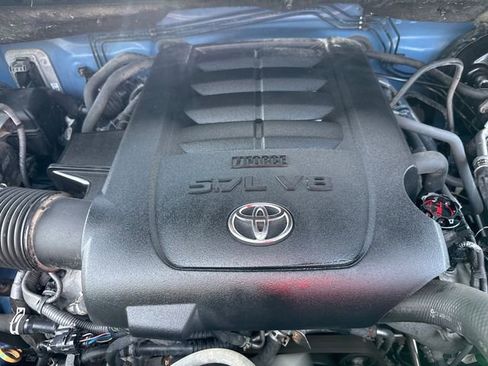 Used 2018 Toyota Tundra SR5 w/ TRD Off Road Package AWD/4WD image 40
